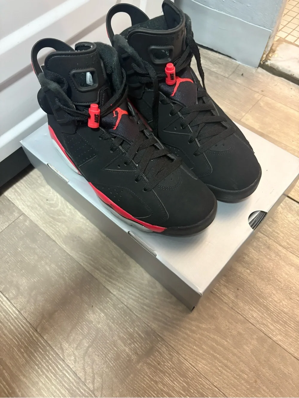 Jordan Men's Black and Red High-Top Basketball Sneakers